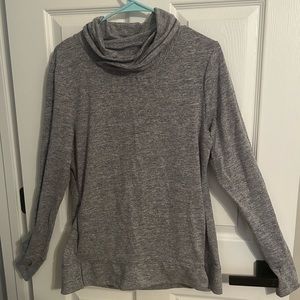 Apana activewear top with thumb holes and front pocket